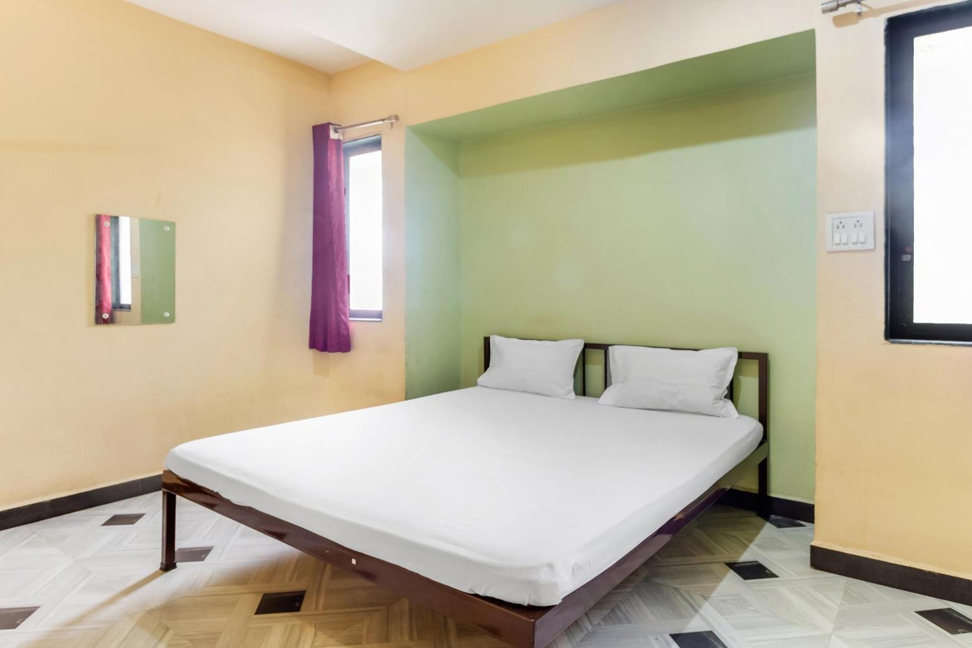 Spot On Harihar Lodging And Yatri Niwas Hotel Kolhapur Exterior photo