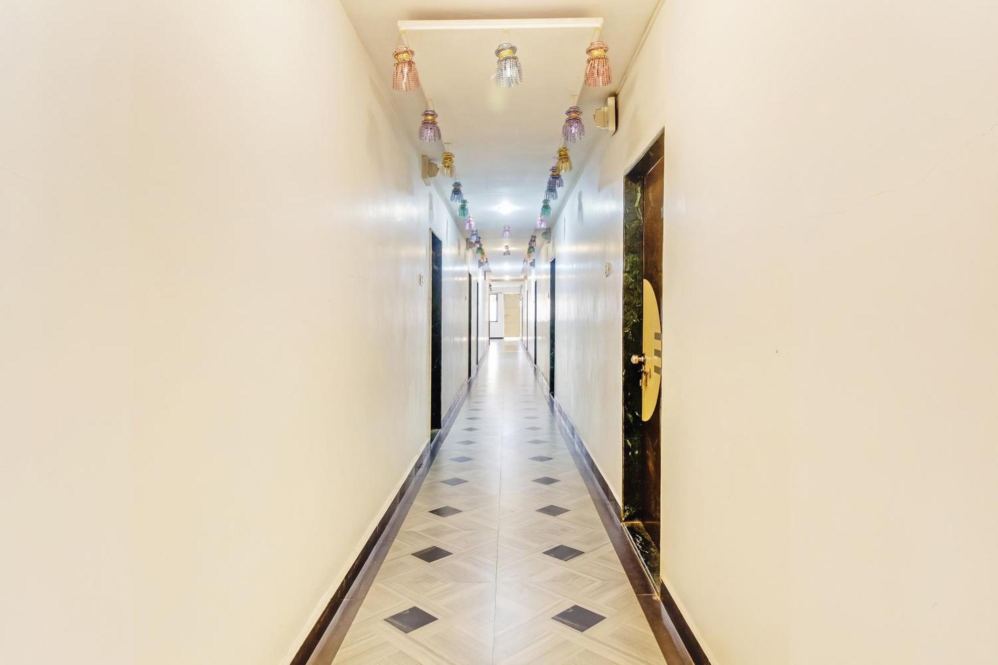 Spot On Harihar Lodging And Yatri Niwas Hotel Kolhapur Exterior photo