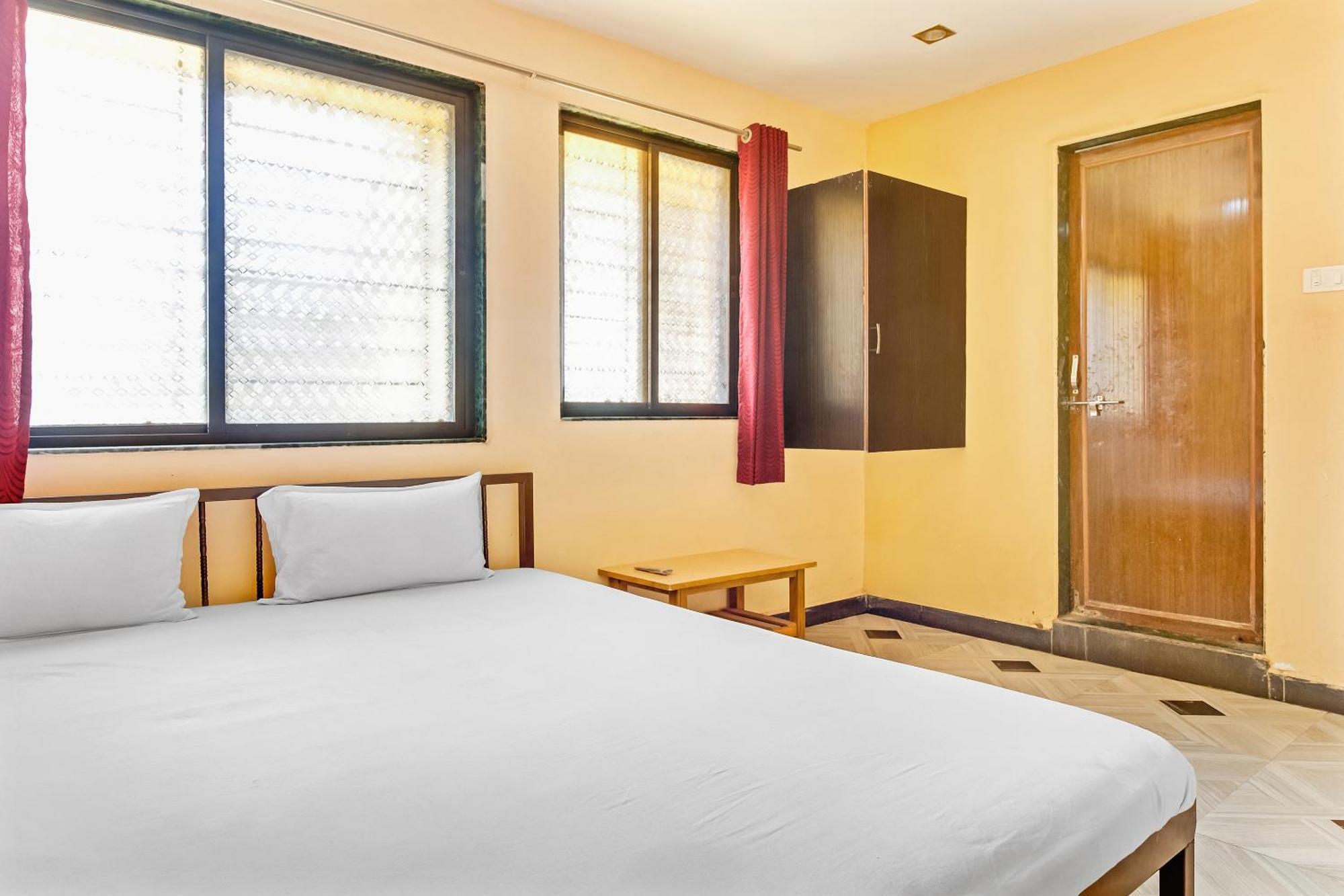 Spot On Harihar Lodging And Yatri Niwas Hotel Kolhapur Exterior photo
