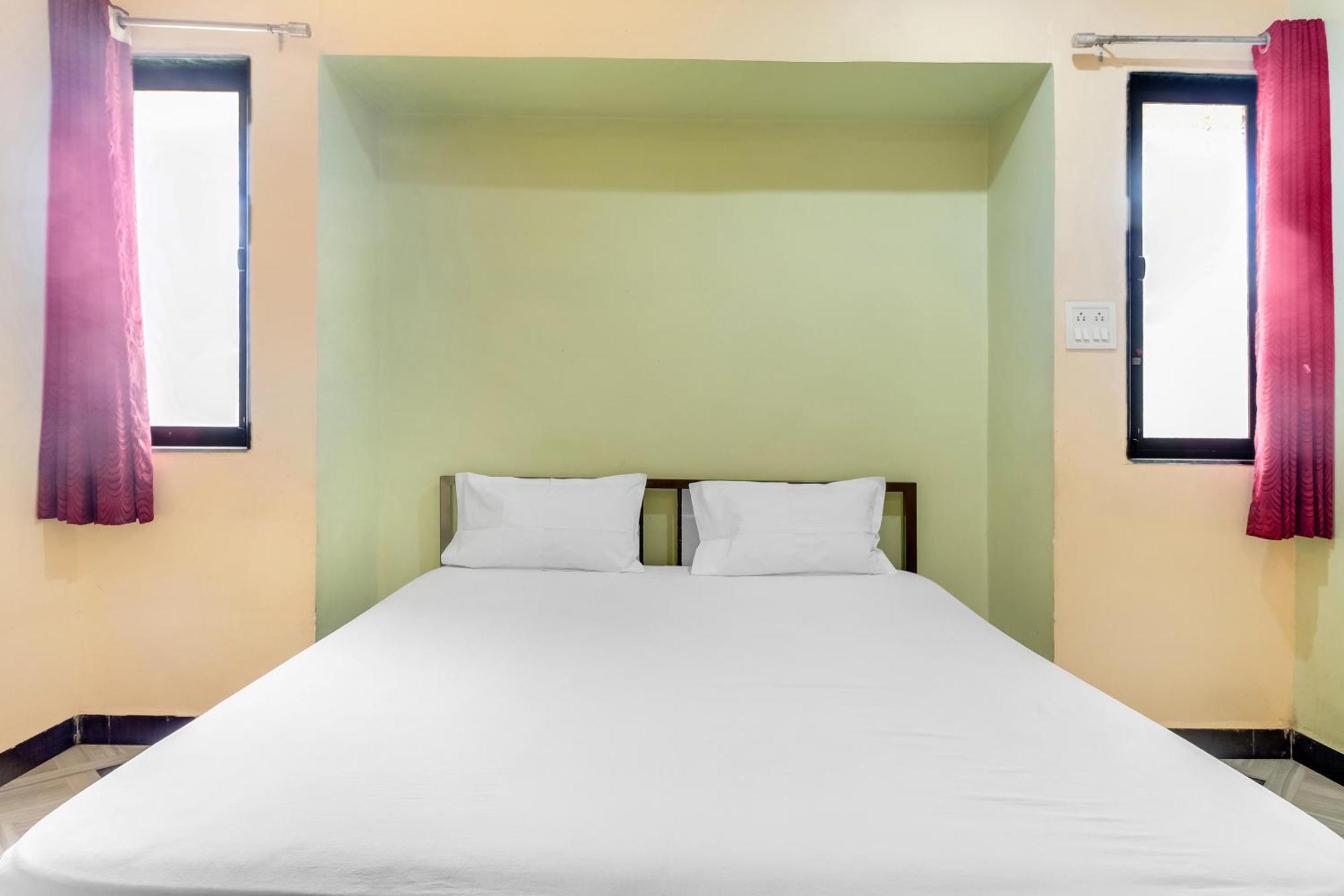 Spot On Harihar Lodging And Yatri Niwas Hotel Kolhapur Exterior photo