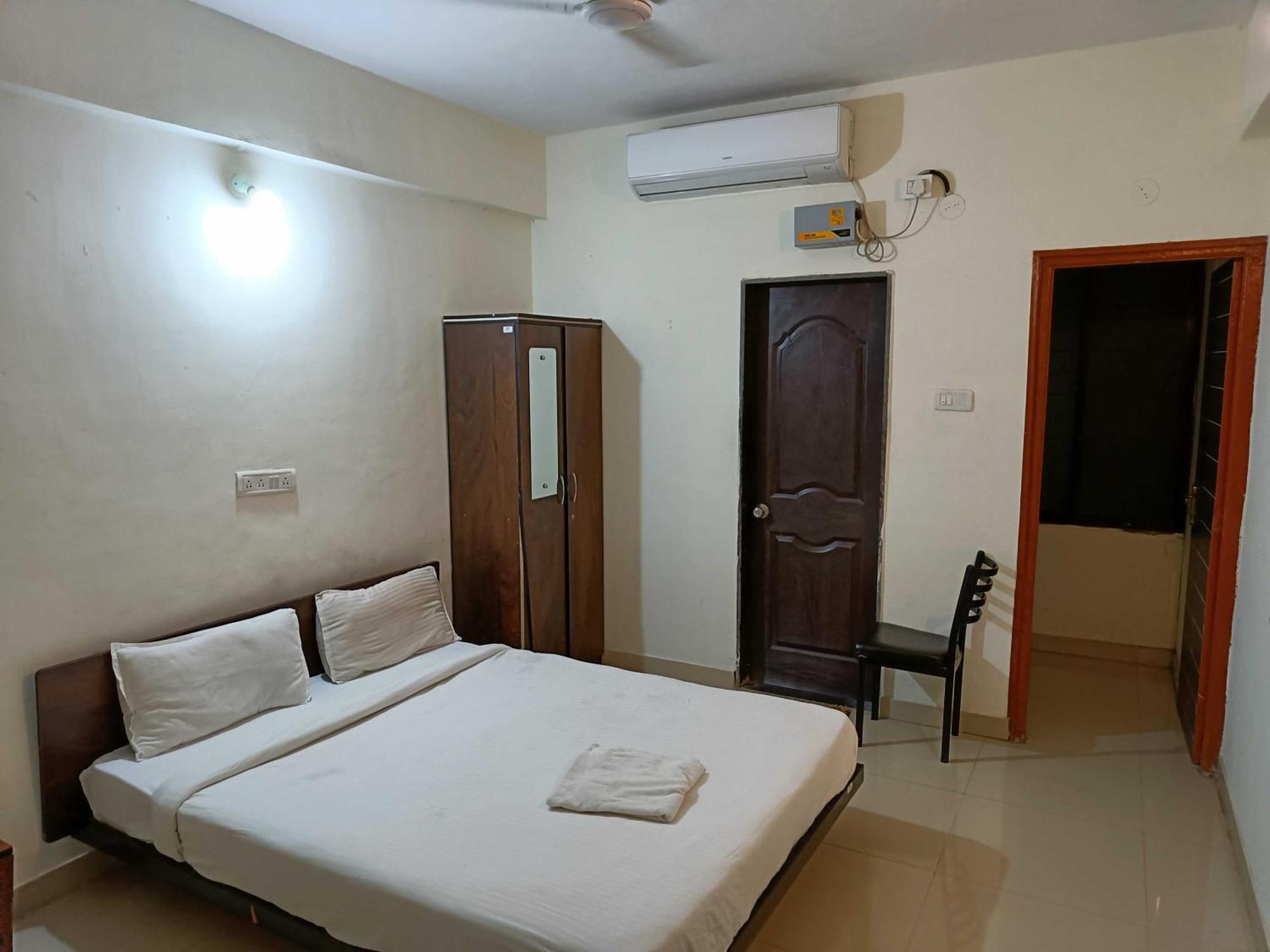 Spot On Harihar Lodging And Yatri Niwas Hotel Kolhapur Exterior photo
