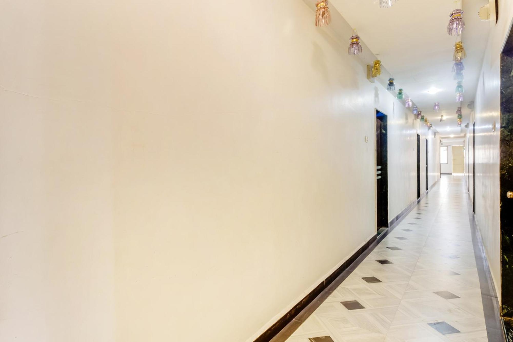 Spot On Harihar Lodging And Yatri Niwas Hotel Kolhapur Exterior photo