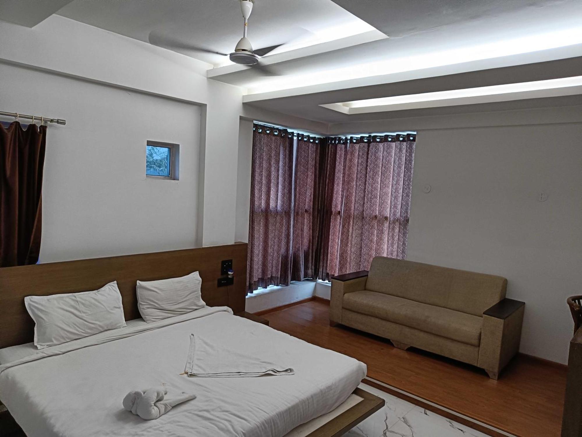 Spot On Harihar Lodging And Yatri Niwas Hotel Kolhapur Exterior photo